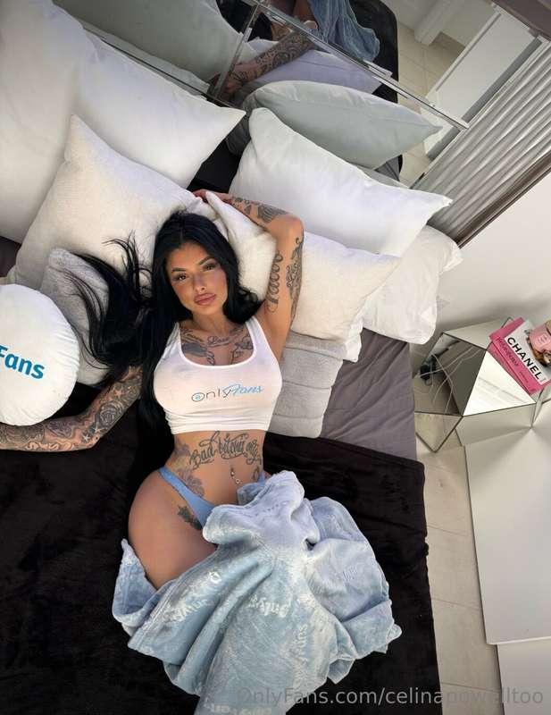 u know what's missing in this bed?😈