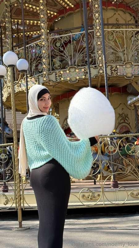 Cotton candy is not just a treat, but a whole celebration. 💕..