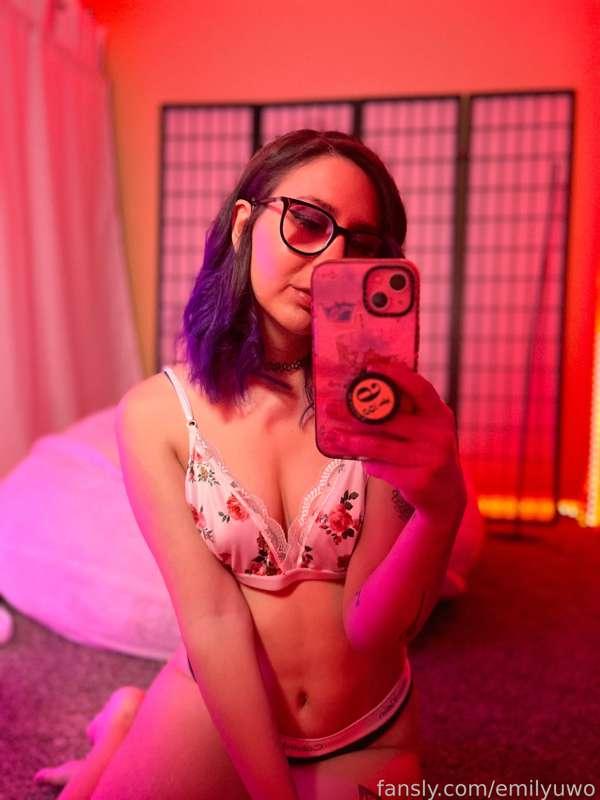 emilyuwo image #3