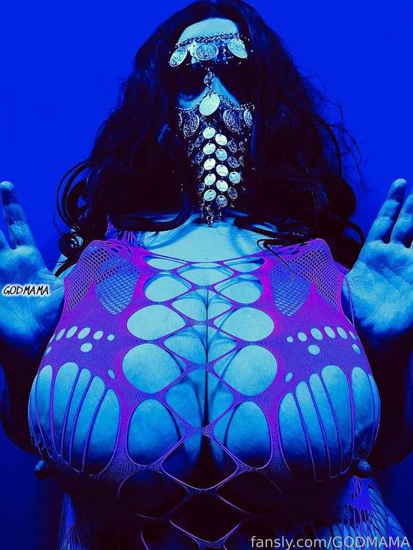 𝙈𝙔𝙎𝙏𝙀𝙍𝙄𝙊𝙐𝙎 𝙈𝘼𝙈𝘼

#FYP #BBW #SSBBW #big #tits #goddess