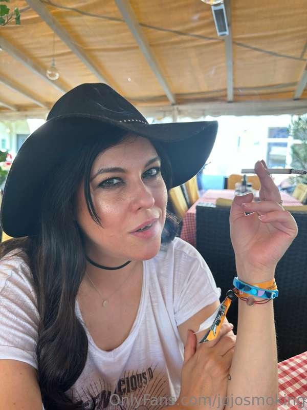 jojosmoking image #0