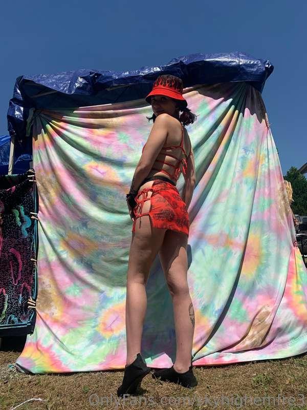 looks like I hit 1k followers when I was away at the festiva..