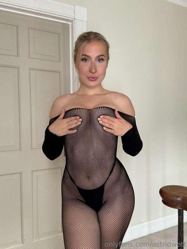 Want me to move my hands? Hehe xoxox