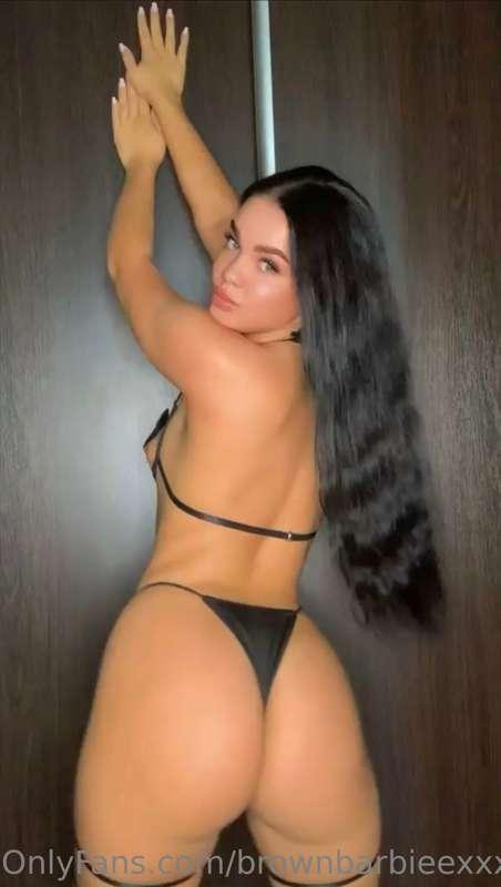 Check out my friend @angelicalena. She's a sexy Ukrainian gi..