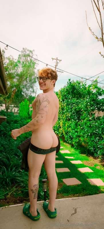 just checking to see if you're paying attention to me 😈💚