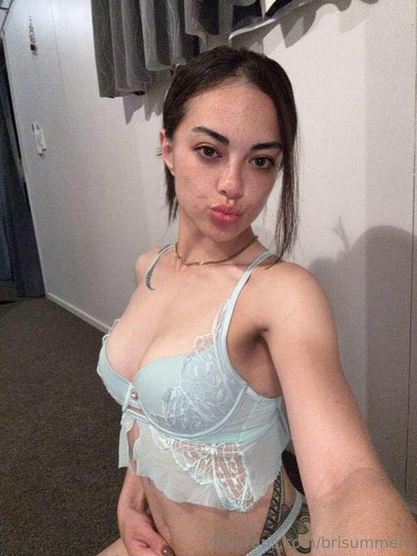 could you handle a 5 foot big tittyed maori girl? 