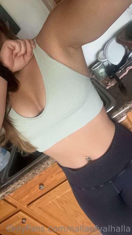 My leggings are just asking for a hand to slip in…