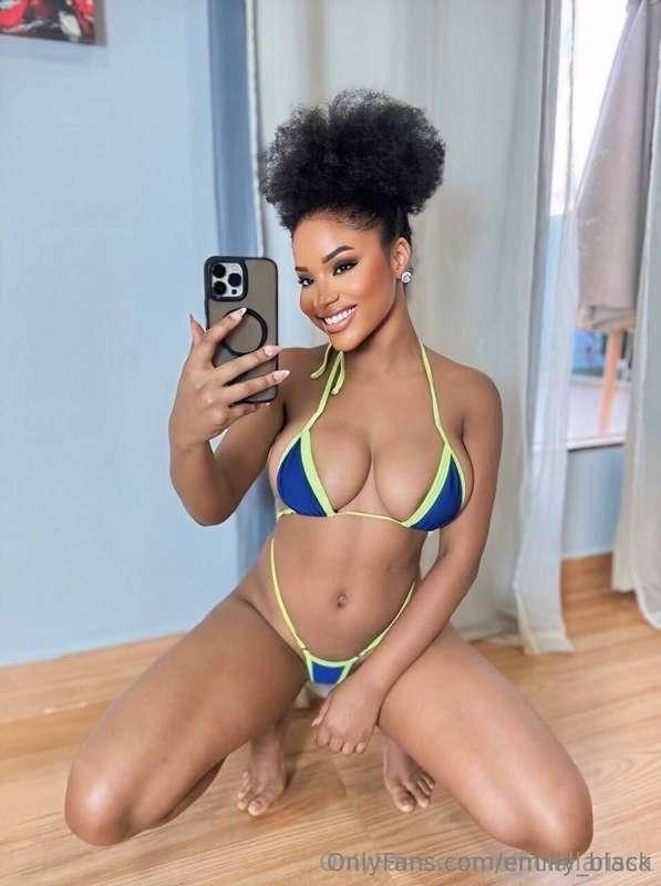 EXOTIC BABE @officiallarissa WITH SO SEXY BODY😍🌴🍫 SHE HAS SU..