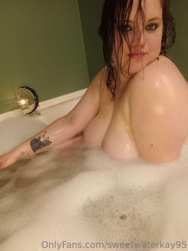 I have to much fun in a bubble bath 💦💦