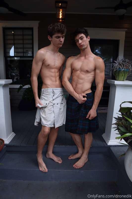 Going live tonight!😉 at 9:30 on chaturbate with none other t..