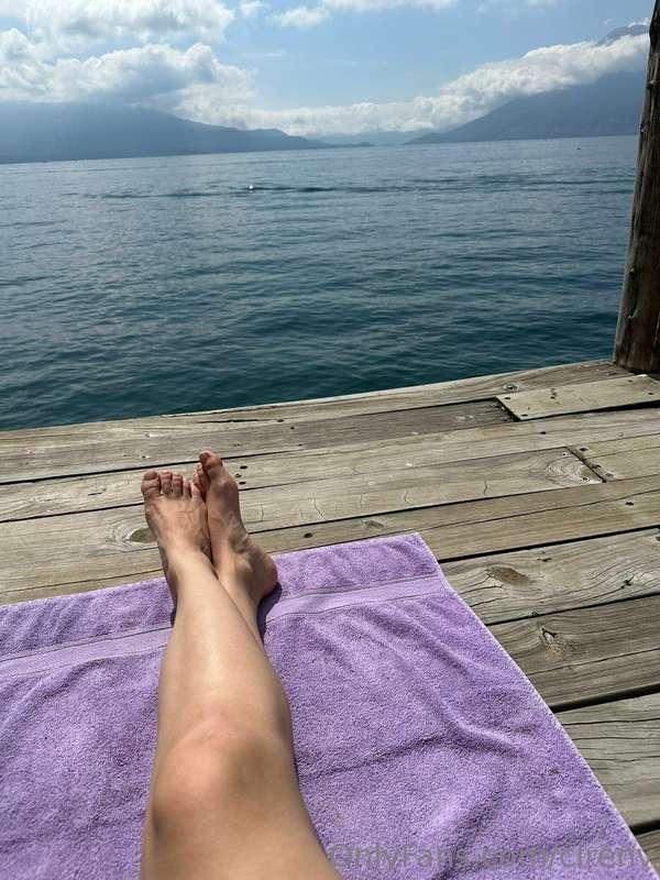 I mean!!!! Look at those views. 😍 and the lake in the back i..