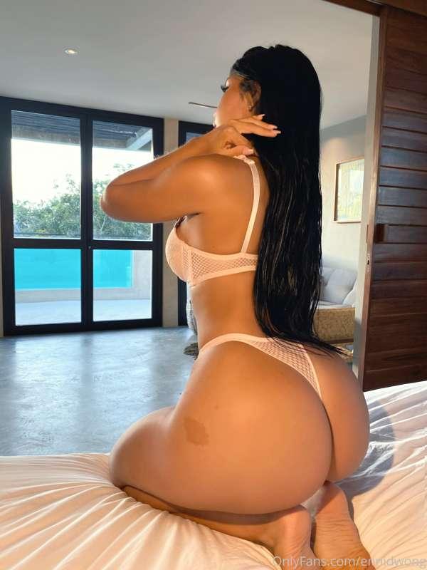 You like booty pics?🤤