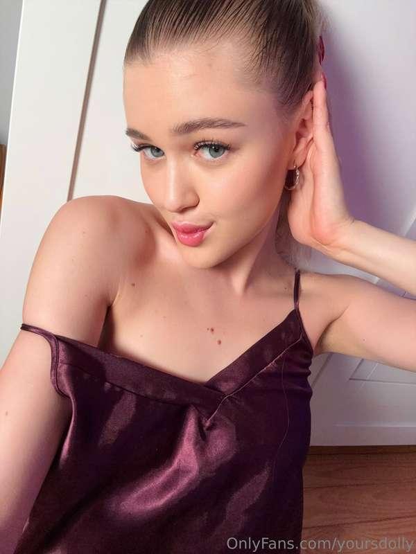 Do I look more like a dream or a trouble? 💋