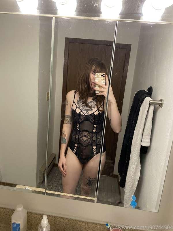 my favorite bodysuit, come play?💕