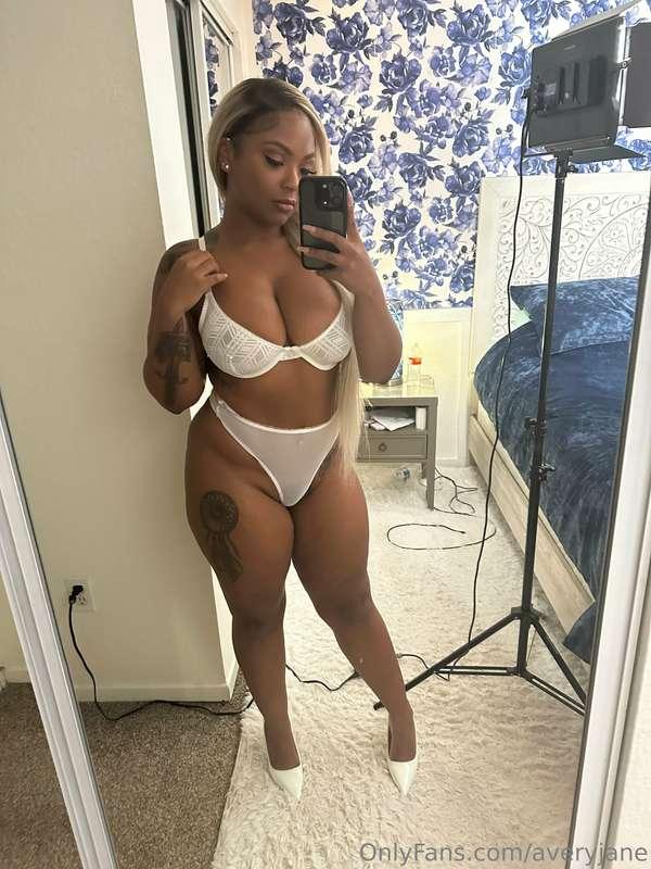 Do you like me in white? 🤍