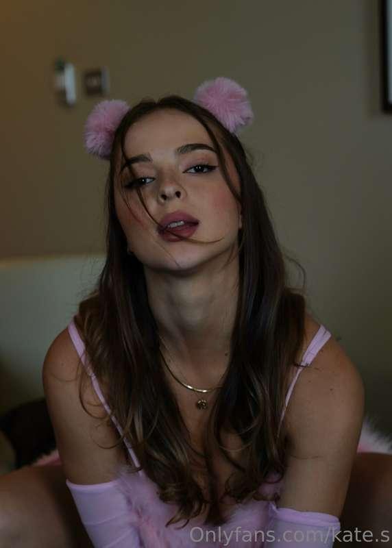 Will be uploading a new cosplay content soon 😈 getting ready..