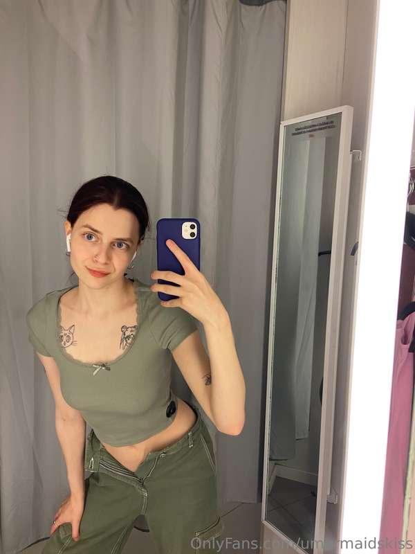 Fitting room chaos or flirting room energy?😇