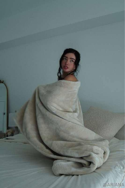 VIPs, should I reveal what’s underneath my blanket? 😜