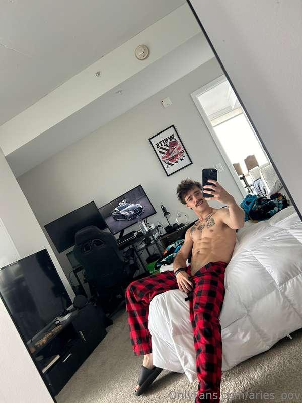 who wants some morning wood? 🍆