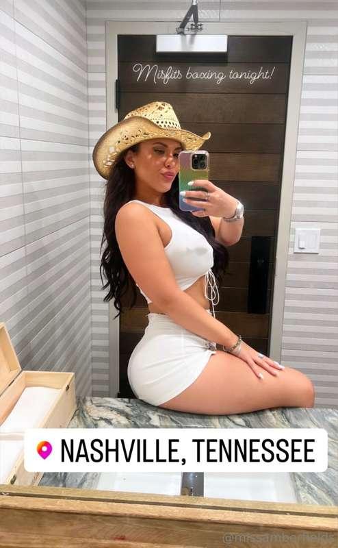Just a sexy cowgirl💋