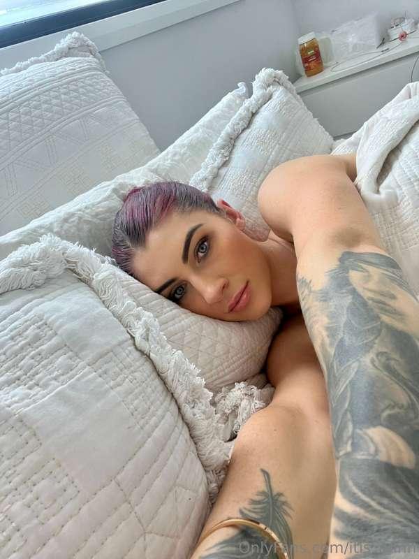 Afternoons in bed after a long day ✨