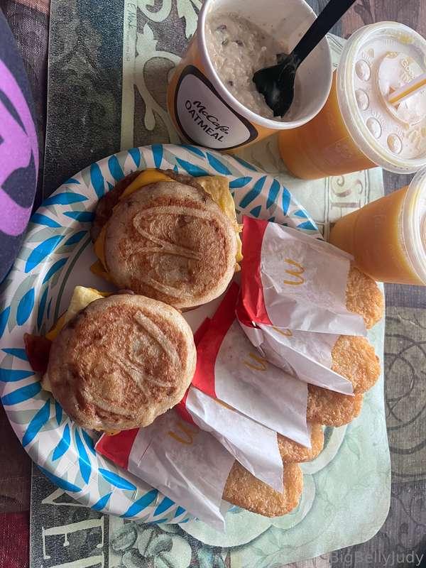 What I ate and how round I’m looking after 😩🥵🐷