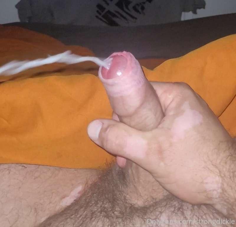 Shooting a big load! Quick someone catch in there mouth! 😈
