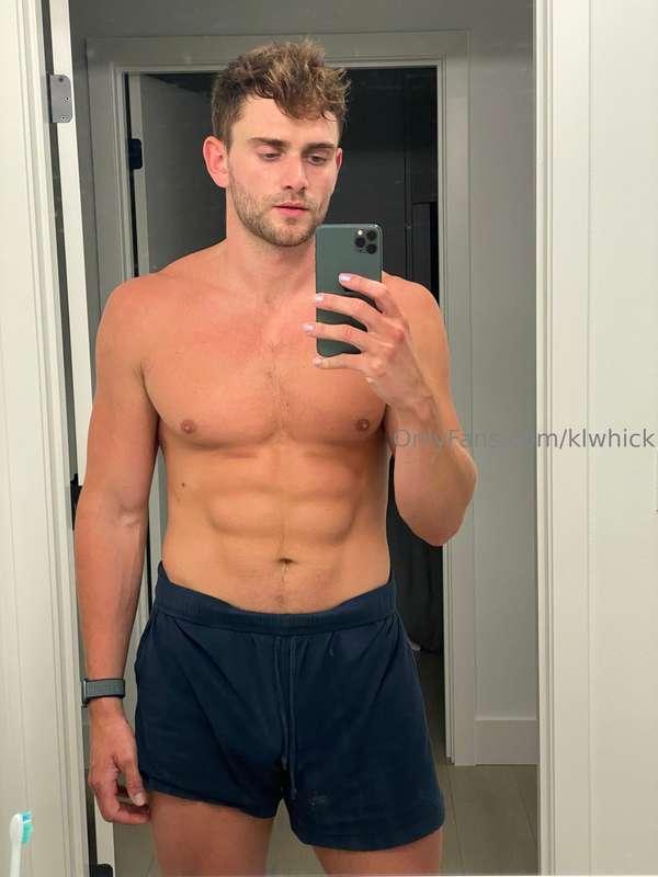 workin up a sweat….in bed 😈