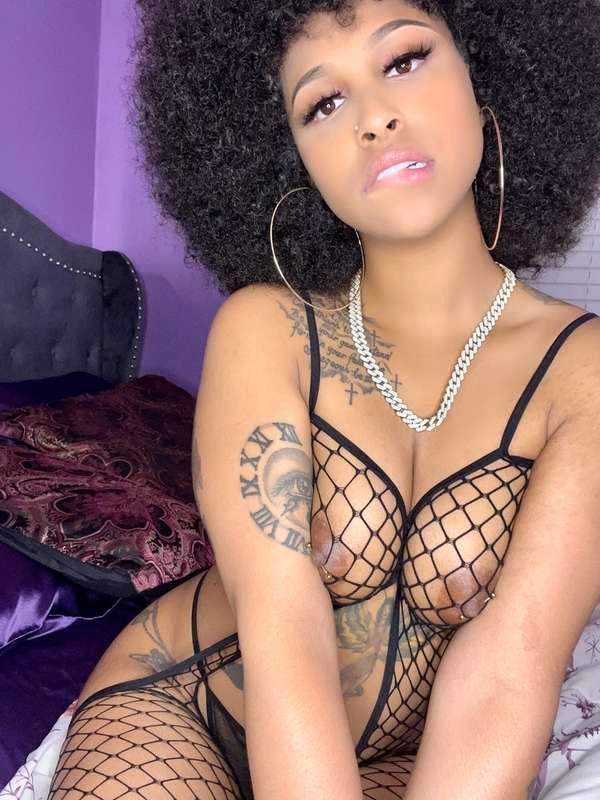 ### ***CHEATED ON SNEAKY LINK*** 😇
 I was feeling horny asf ..