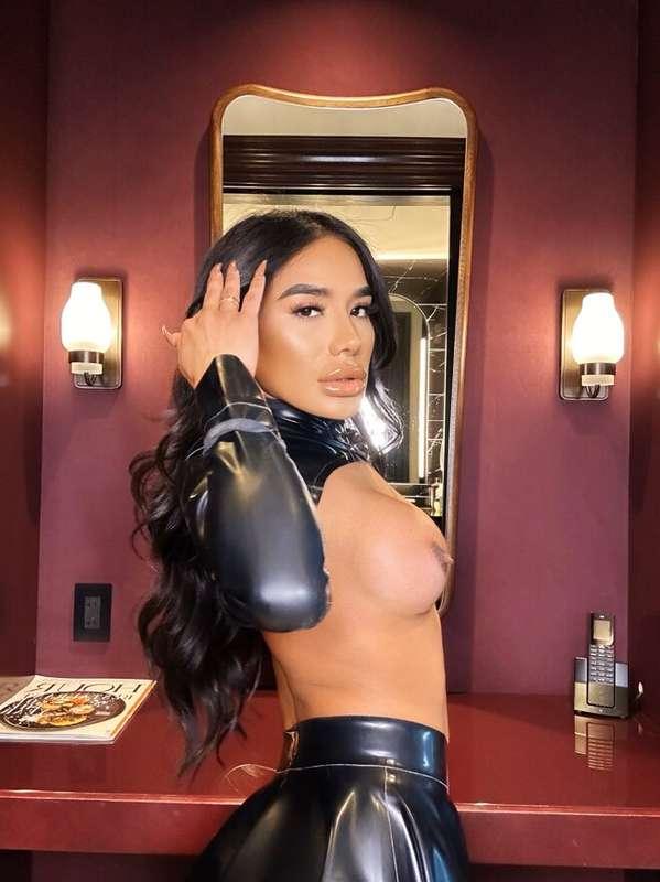 You make me so horny just by looking at me. 👀