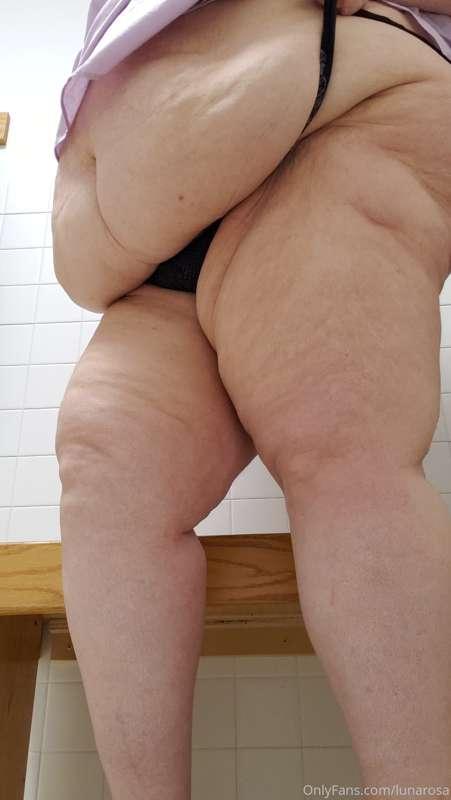Belly and chubby pussy POV pics ♡