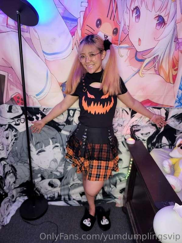 R u ready for halloween??🎃 Help me turn this room into a sex..