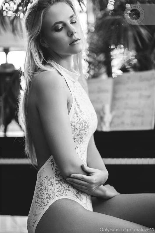 B&W 🤍
