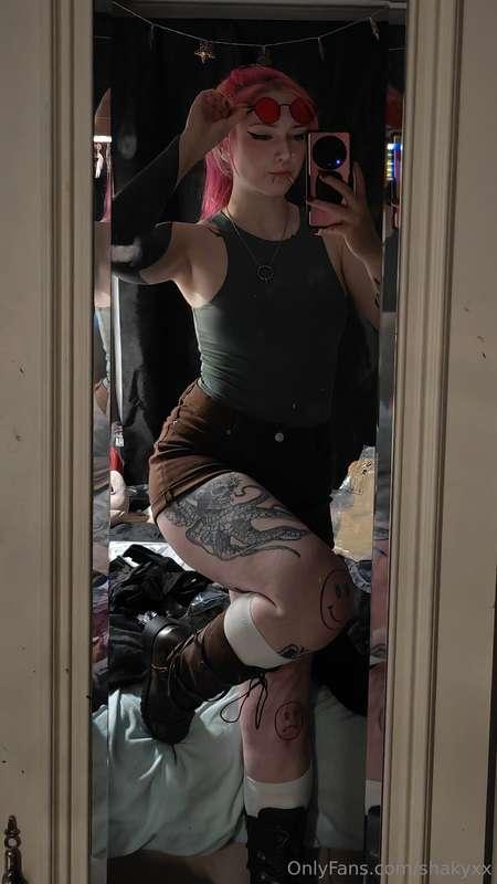 What do we think of this outfit? Look familiar to anyone? ;3..