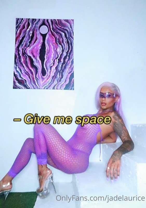 Give me space sometimes but also give me attention 😉