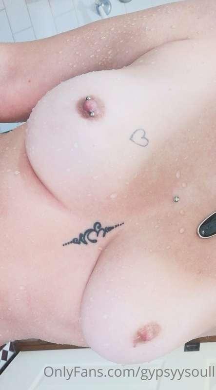 Here's some titties for your Friday😈💜