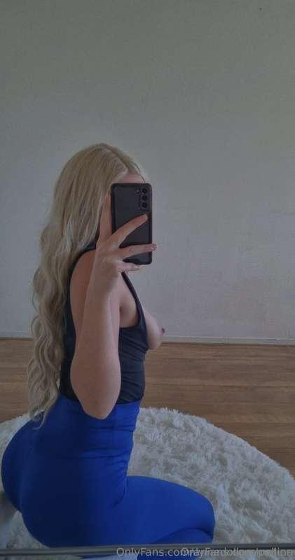 @pollina  Shy, naughty 21 year old, who wants to fulfill you..