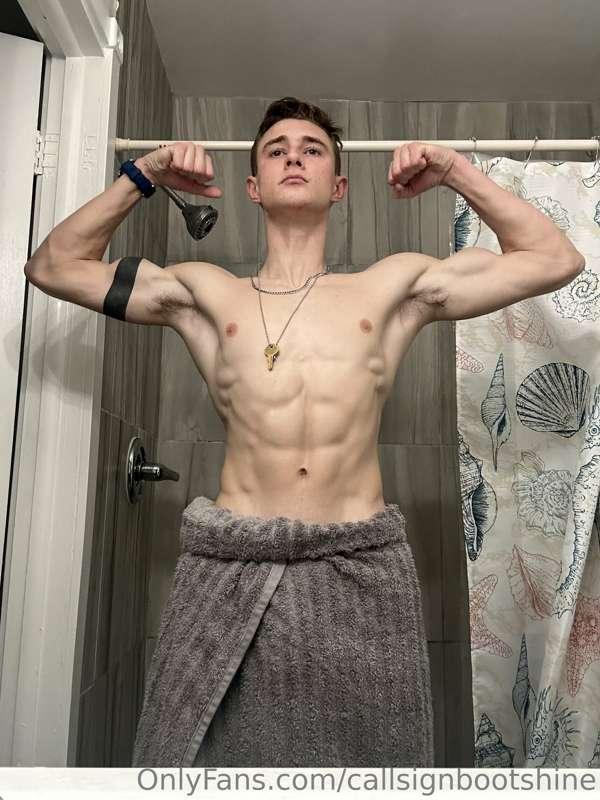 imagine having me hold u with these arms baby 😈