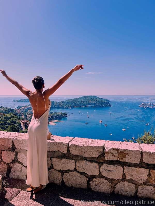 I will never stop enjoying this world! 🌸 I love traveling an..