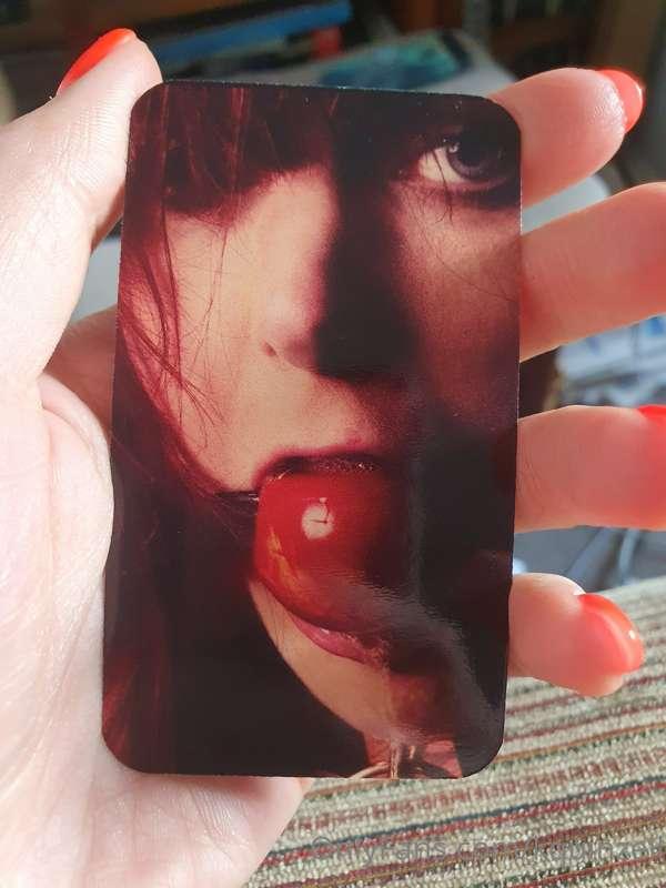 New business cards are made for boundcon, love them so much ..