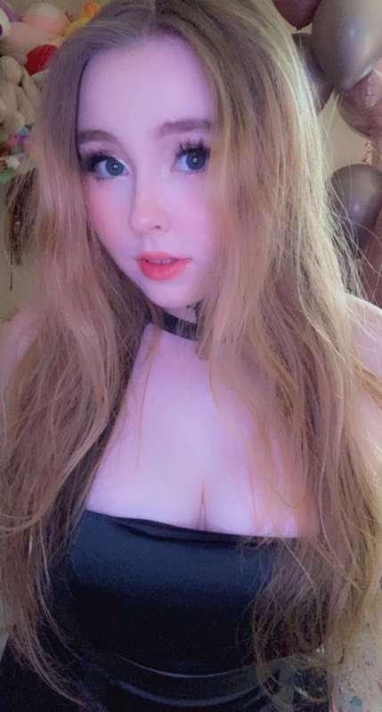 Yor cosplay without the wig (mid tiers +)