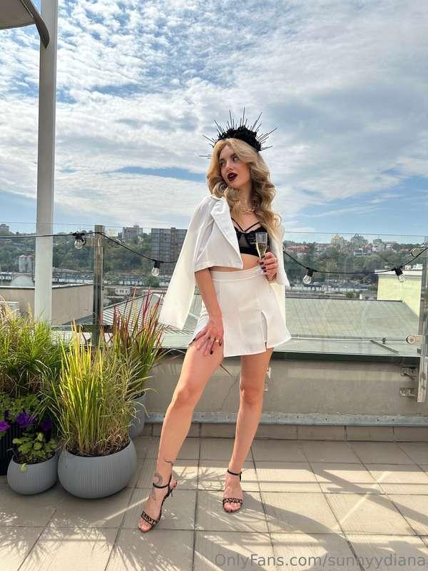 A unique Statue of Liberty cosplay featuring a white skirt, ..