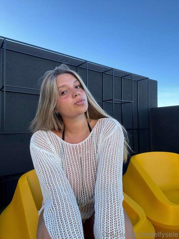 me re gusta este lugar 😍 que foto te gusta mas 1😍 2❤️ o 3😈??..