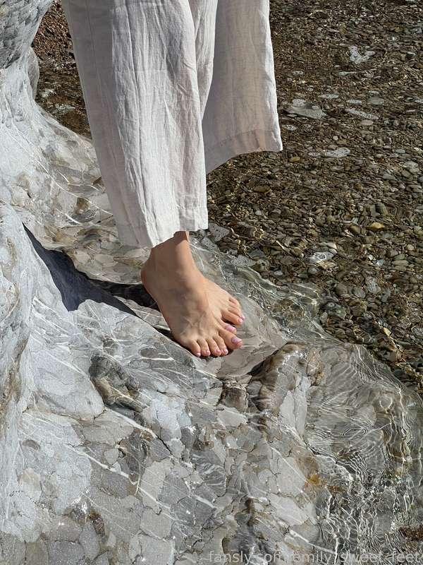 emily_sweet_feet image #0