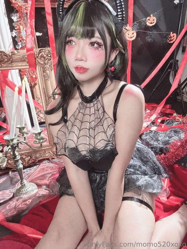 Happy Halloween 🦇🥵 trick or treatttttt 

✨boobs, semi-nud3
2..