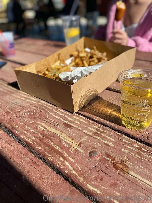 At the farm with the fam! I’m gonna get my face painted!! Th..