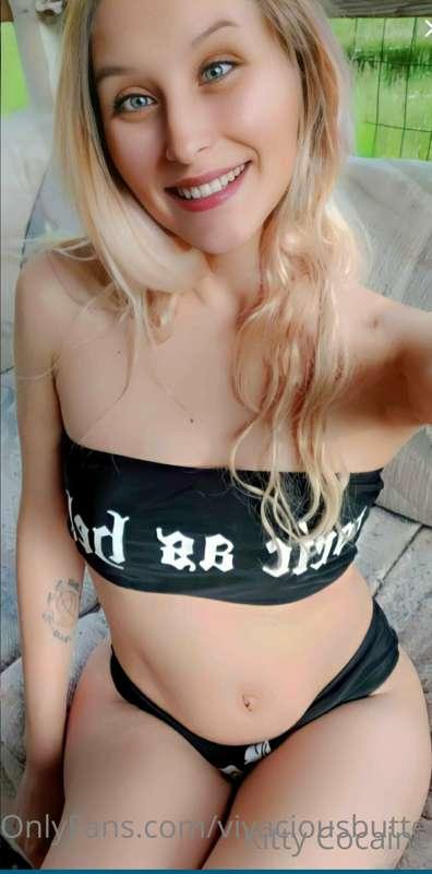call me Kitty cocaine 😏 I'm the exotic girl next door that n..