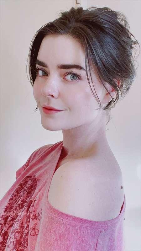 hey cutie 😚💖 may I distract you for a moment? 😇