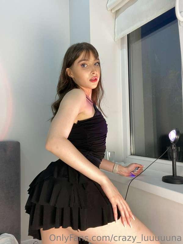 My dress is fancy enough for dinner at a restaurant?😘
