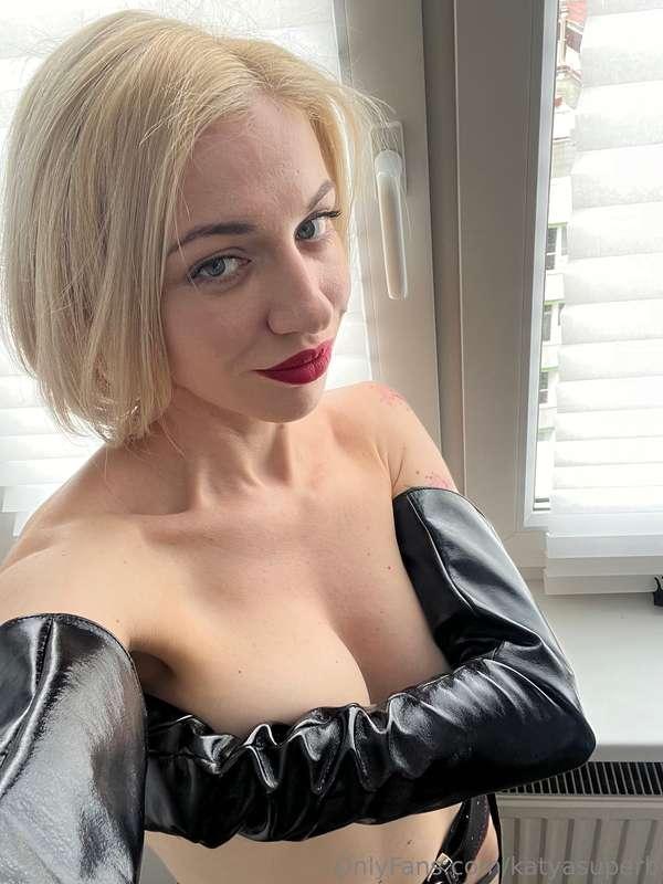 Backstage in the long pvc gloves